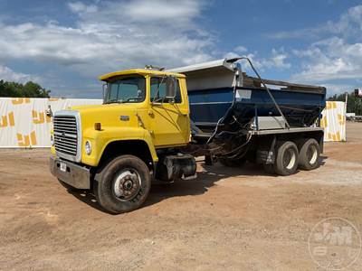 Ford LNT8000 Plow / Spreader Truck