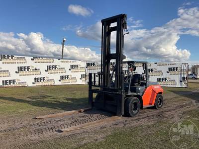 8FG80U Pneumatic Tire Forklift