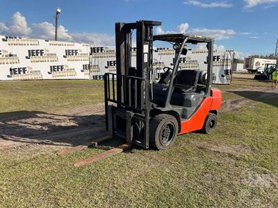 8FGU30 Pneumatic Tire Forklift