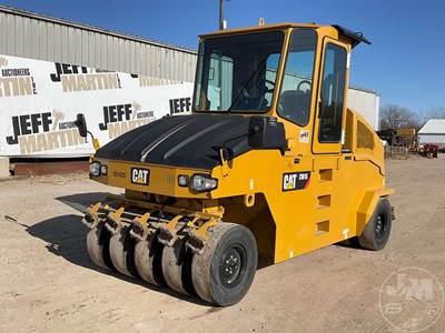 Caterpillar CW16 Pneumatic Tired Roller