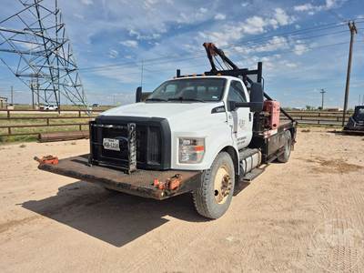 Ford F-650 Pole Truck