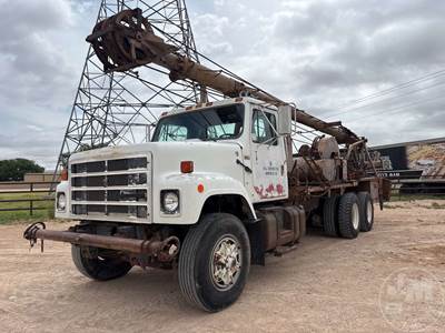 International F-2575 SINGLE POLE WELL SERVICE RIG Pole Truck