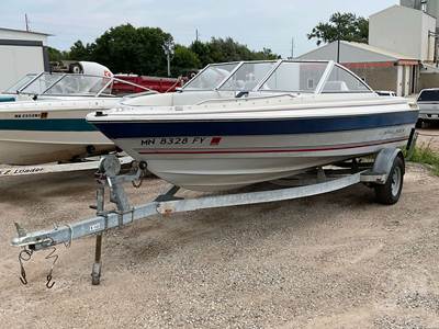 Bayliner CLASSIC Power Boat