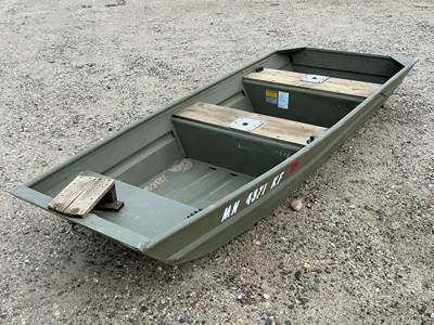 Fisher 1032 Power Boat
