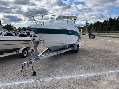 Glastron GS249 Power Boat