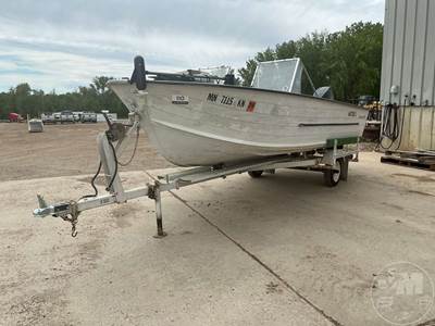 Starcraft SUPER SPORT - V O/B Power Boat