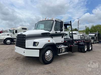 Freightliner 114SD Rollback Tow Truck