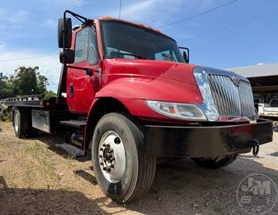 International 4300 SBA Rollback Tow Truck