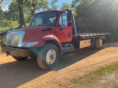 International 4300 SBA Rollback Tow Truck