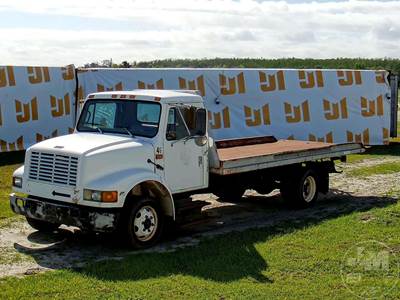 International 4700 Rollback Tow Truck