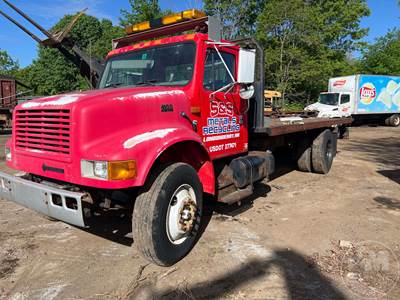International 4900 Rollback Tow Truck