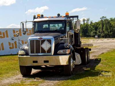 Peterbilt 348 Rollback Tow Truck