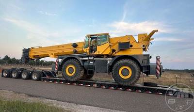 Grove Rough Terrain Crane