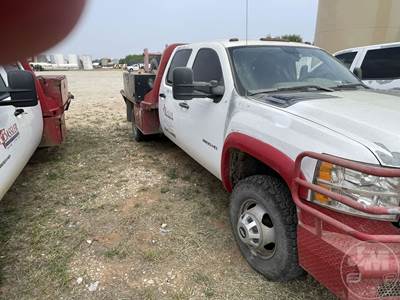 Chevrolet 3500HD DUALLY CREW CAB 4X4 Salvage Truck