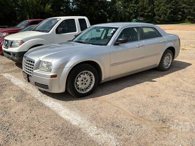 Chrysler 300 Salvage Truck