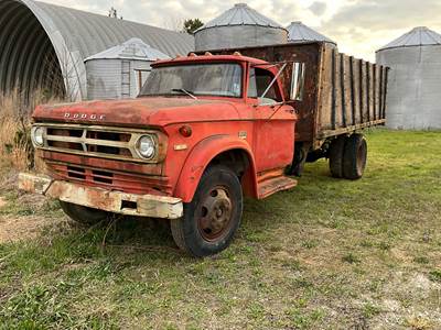 Dodge D600 Salvage Truck