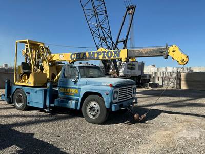 Ford 750 Salvage Truck