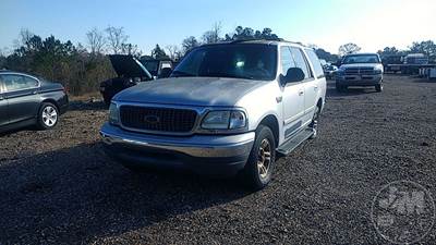 Ford Expedition Salvage Truck