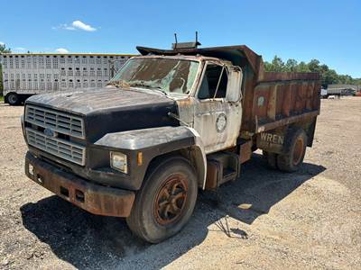 Ford F-700 Salvage Truck