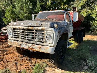 Ford F-700 Salvage Truck