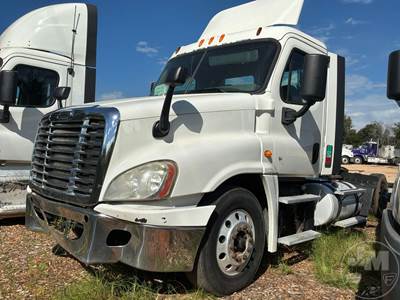 Freightliner Cascadia 125 Salvage Truck