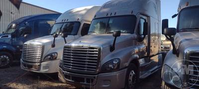 Freightliner Cascadia Salvage Truck