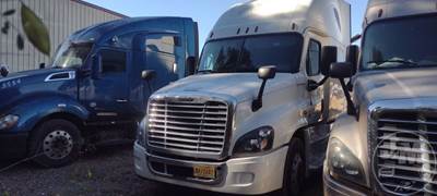 Freightliner Cascadia Salvage Truck