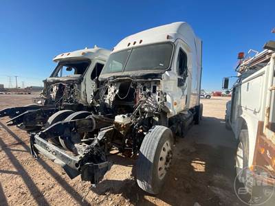 Freightliner Cascadia Salvage Truck