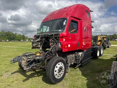 Freightliner Cascadia Salvage Truck