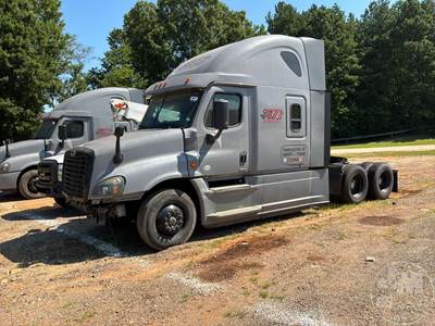 Freightliner Cascadia Salvage Truck
