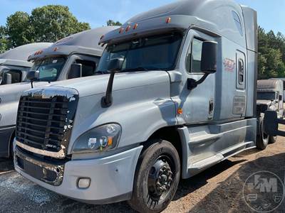 Freightliner Cascadia Salvage Truck