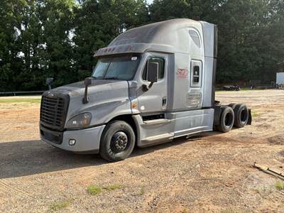 Freightliner Cascadia Salvage Truck