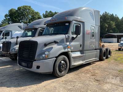 Freightliner Cascadia Salvage Truck