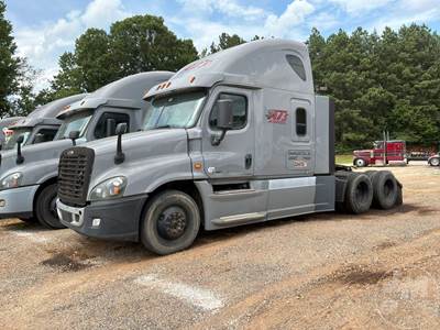 Freightliner Cascadia Salvage Truck
