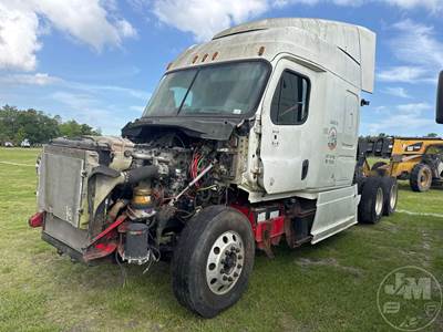 Freightliner Cascadia Salvage Truck