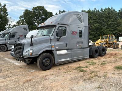 Freightliner Cascadia Salvage Truck