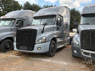 Freightliner Cascadia Salvage Truck