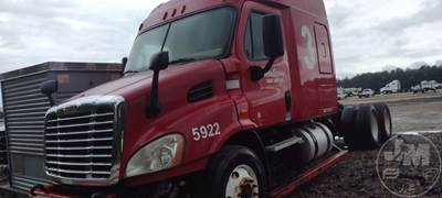 Freightliner Cascadia Salvage Truck