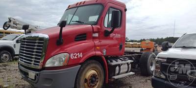 Freightliner Cascadia Salvage Truck