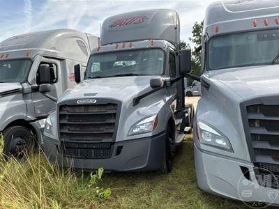 Freightliner Cascadia Salvage Truck