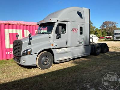 Freightliner Cascadia Salvage Truck