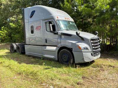 Freightliner Cascadia Salvage Truck
