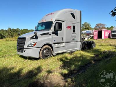 Freightliner Cascadia Salvage Truck
