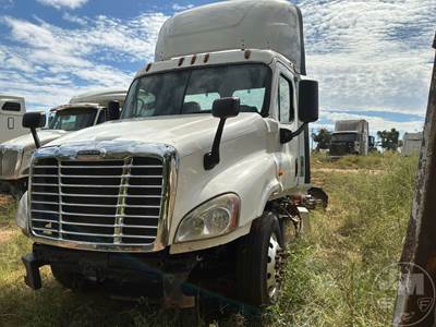 Freightliner Cascadia Salvage Truck