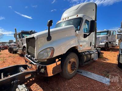 Freightliner Cascadia Salvage Truck