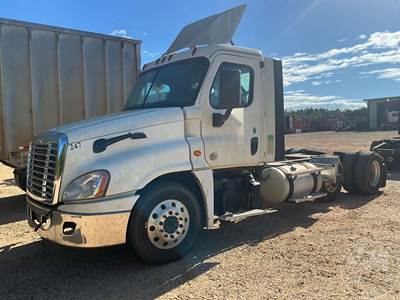 Freightliner Cascadia Salvage Truck