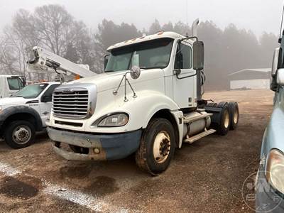 Freightliner Columbia Salvage Truck