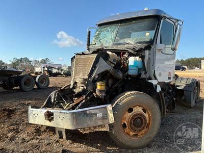 Freightliner Coronado 122 SD Salvage Truck