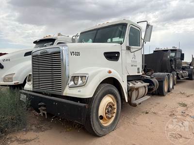 Freightliner Coronado 122 SD Salvage Truck