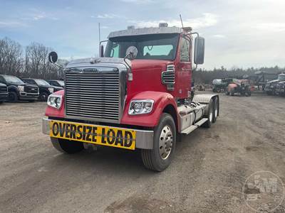 Freightliner Coronado Salvage Truck